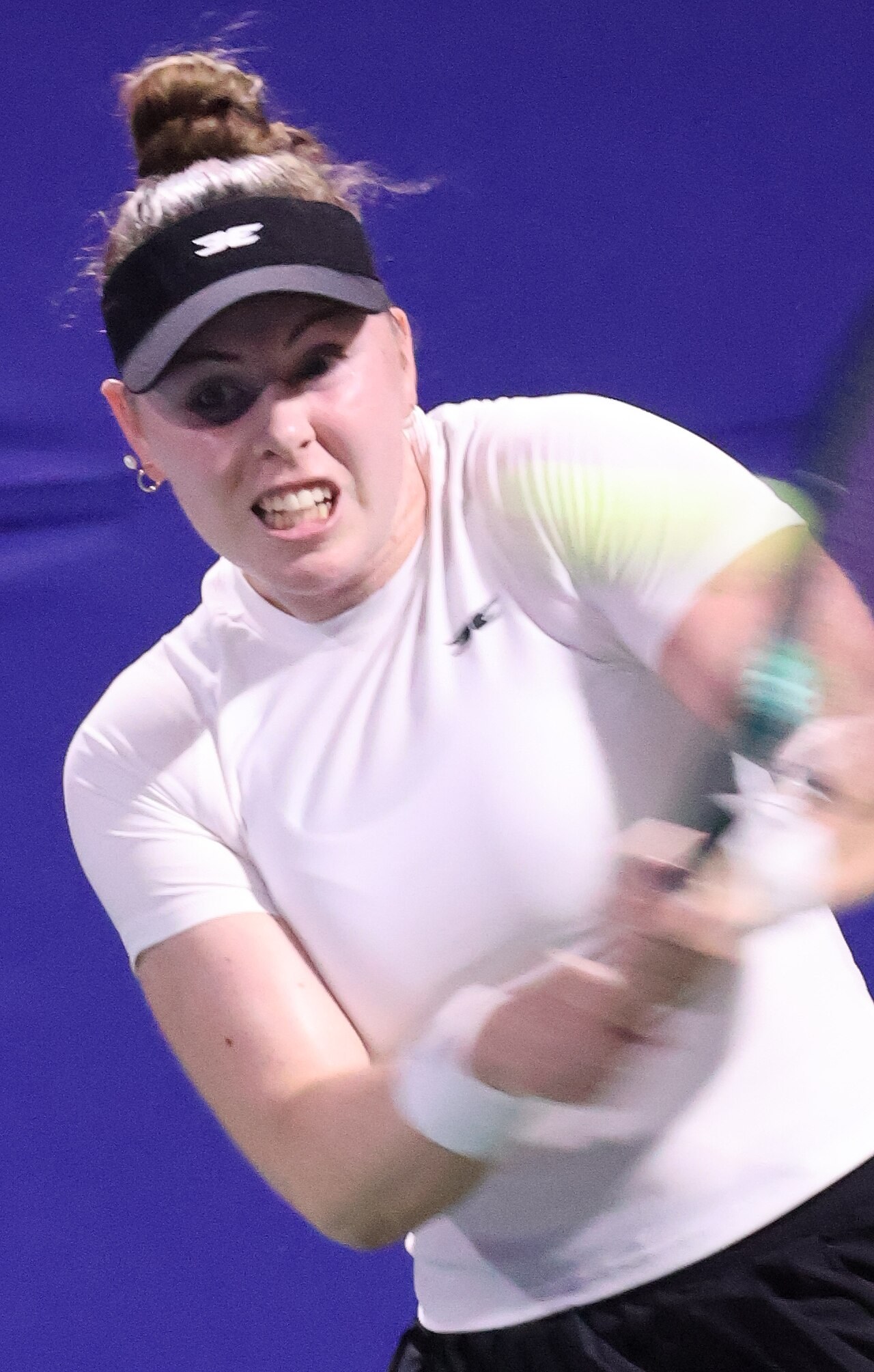 Talia Gibson playing a tennis match